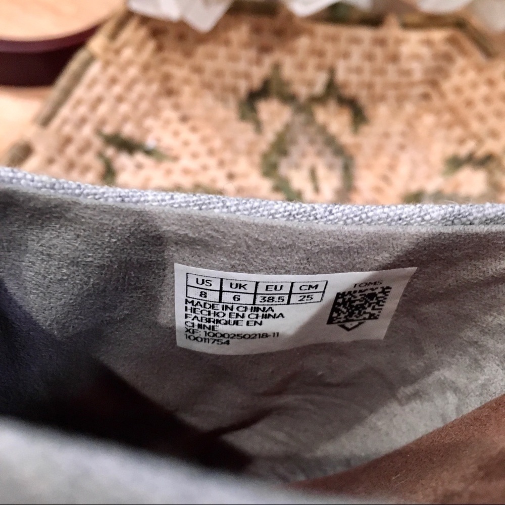 Toms Gray Mules with Pink and Orange Embroidery - Picture 4 of 9